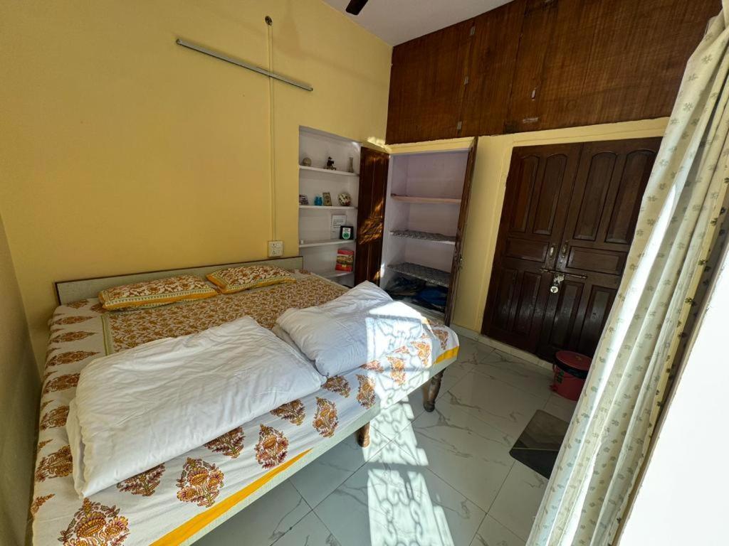 Nadya Homestay For Female & Family Divisione di Divisione di Jaipur Esterno foto