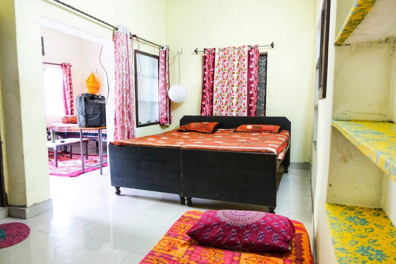 Nadya Homestay For Female & Family Divisione di Divisione di Jaipur Esterno foto