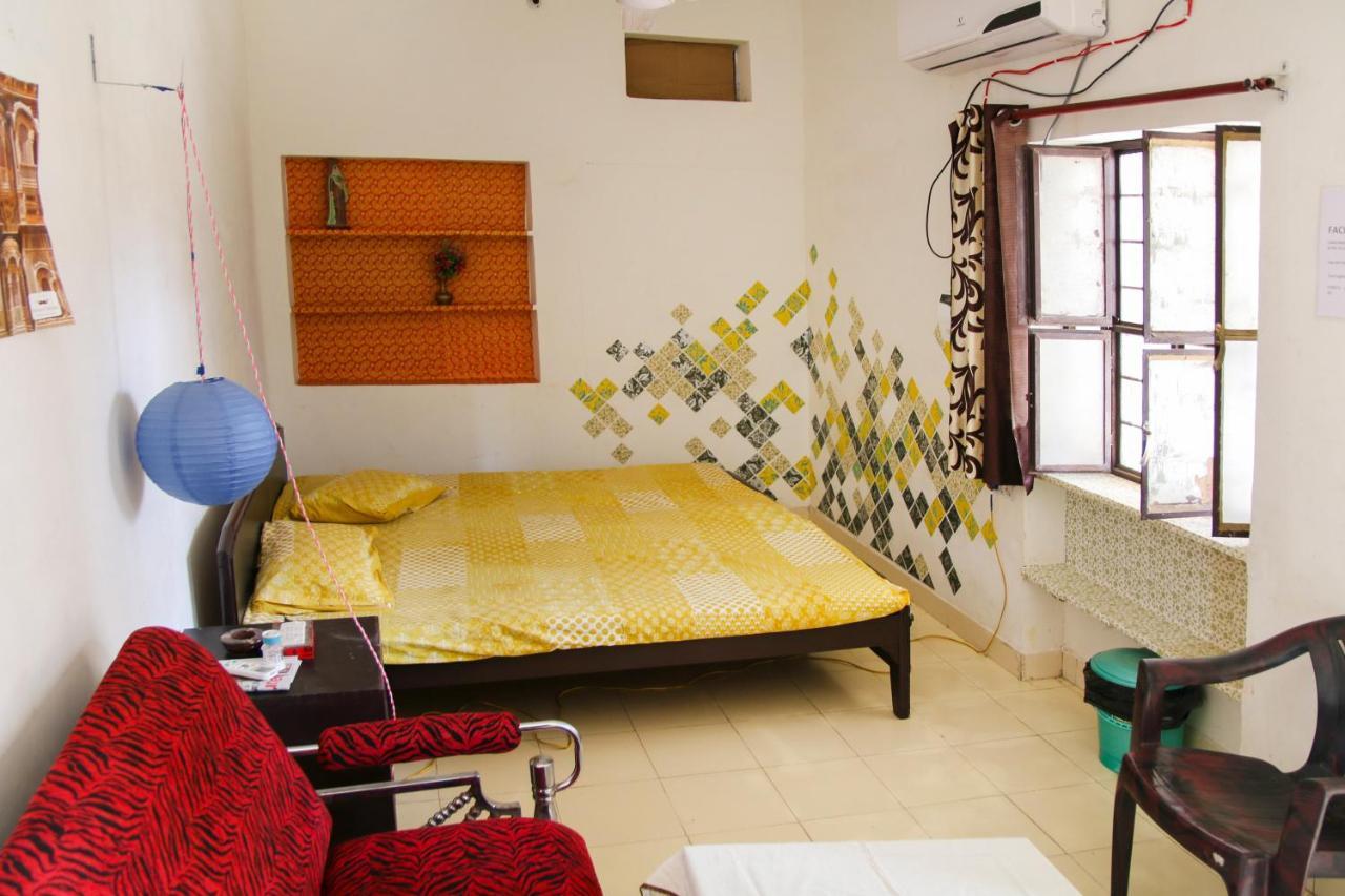 Nadya Homestay For Female & Family Divisione di Divisione di Jaipur Esterno foto