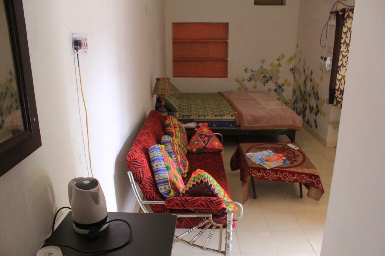 Nadya Homestay For Female & Family Divisione di Divisione di Jaipur Esterno foto