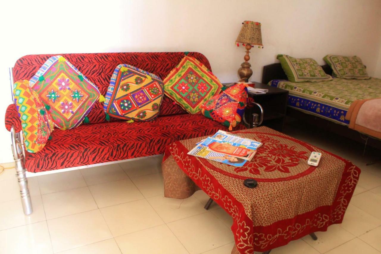Nadya Homestay For Female & Family Divisione di Divisione di Jaipur Esterno foto