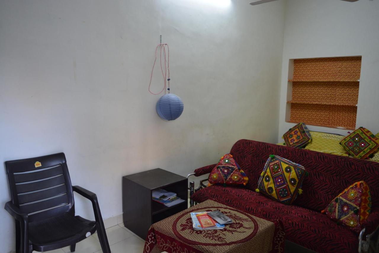 Nadya Homestay For Female & Family Divisione di Divisione di Jaipur Esterno foto
